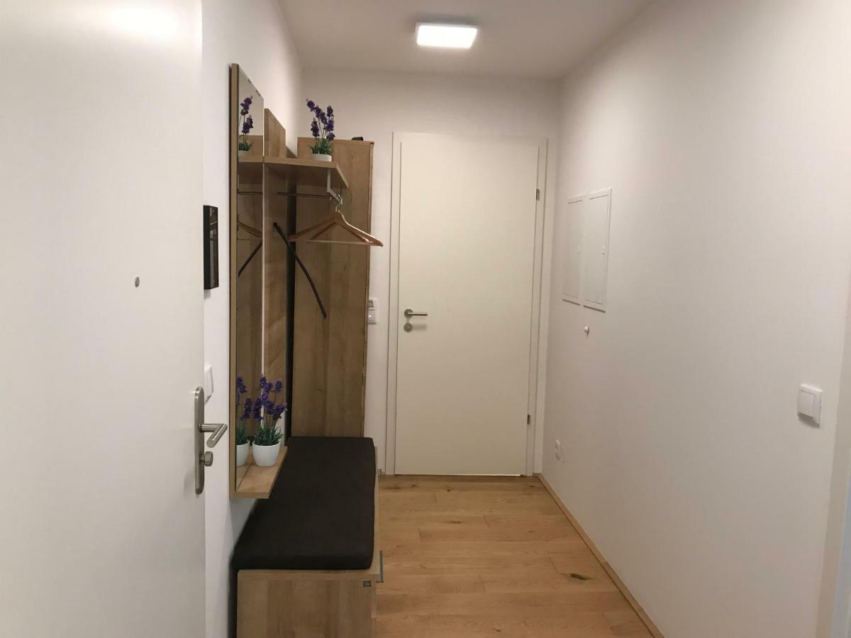 شقة Spacious, Modern 1-Bdrm Apt Near Vic & Austria Ctr فيينا المظهر الخارجي الصورة