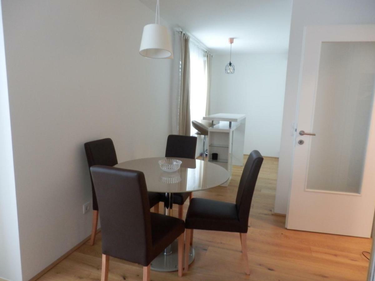 شقة Spacious, Modern 1-Bdrm Apt Near Vic & Austria Ctr فيينا المظهر الخارجي الصورة