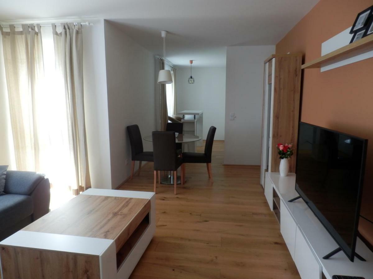 شقة Spacious, Modern 1-Bdrm Apt Near Vic & Austria Ctr فيينا المظهر الخارجي الصورة