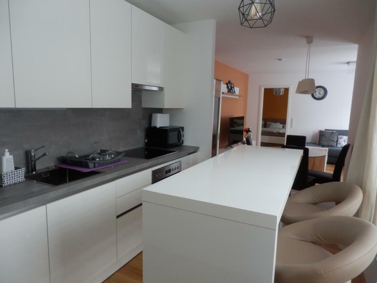 شقة Spacious, Modern 1-Bdrm Apt Near Vic & Austria Ctr فيينا المظهر الخارجي الصورة
