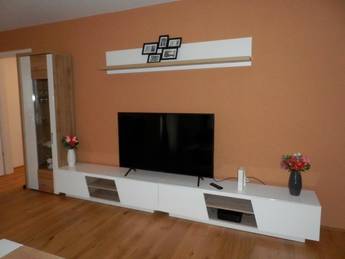 شقة Spacious, Modern 1-Bdrm Apt Near Vic & Austria Ctr فيينا المظهر الخارجي الصورة