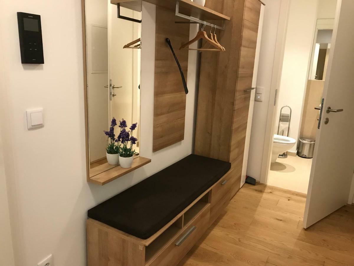 شقة Spacious, Modern 1-Bdrm Apt Near Vic & Austria Ctr فيينا المظهر الخارجي الصورة