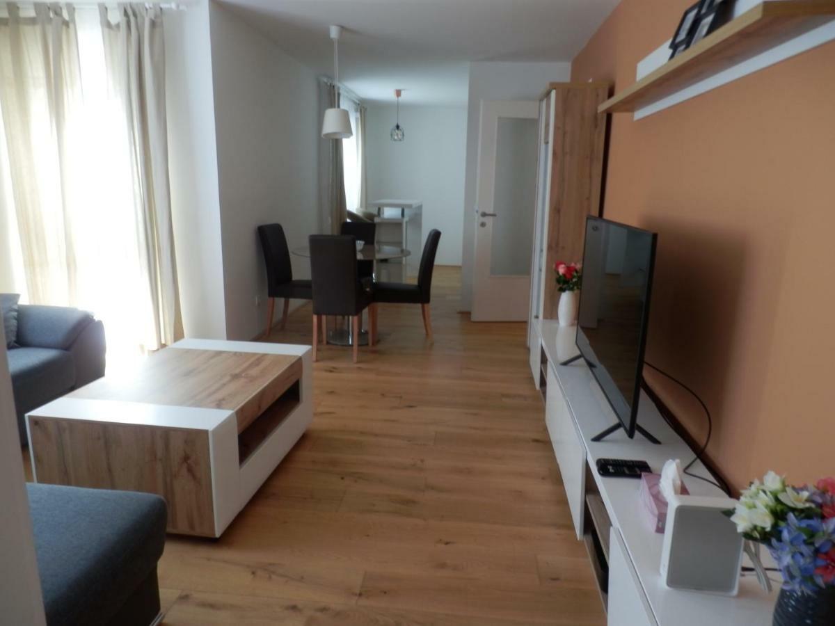 شقة Spacious, Modern 1-Bdrm Apt Near Vic & Austria Ctr فيينا المظهر الخارجي الصورة