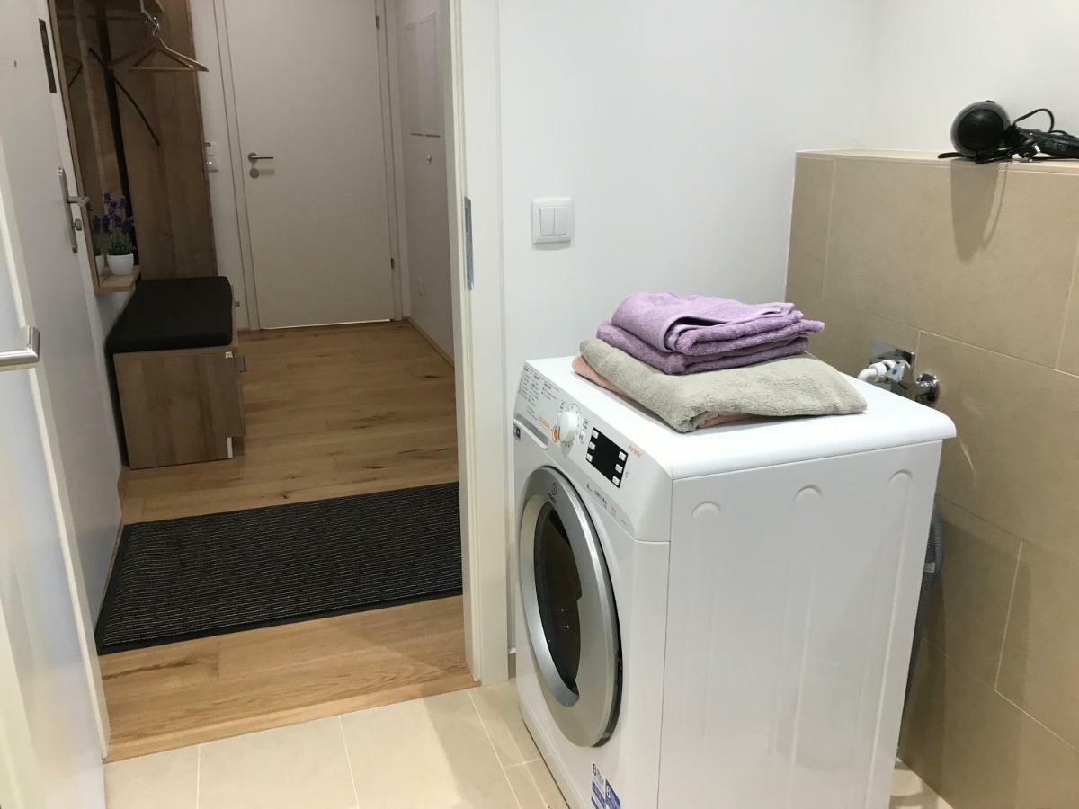 شقة Spacious, Modern 1-Bdrm Apt Near Vic & Austria Ctr فيينا المظهر الخارجي الصورة